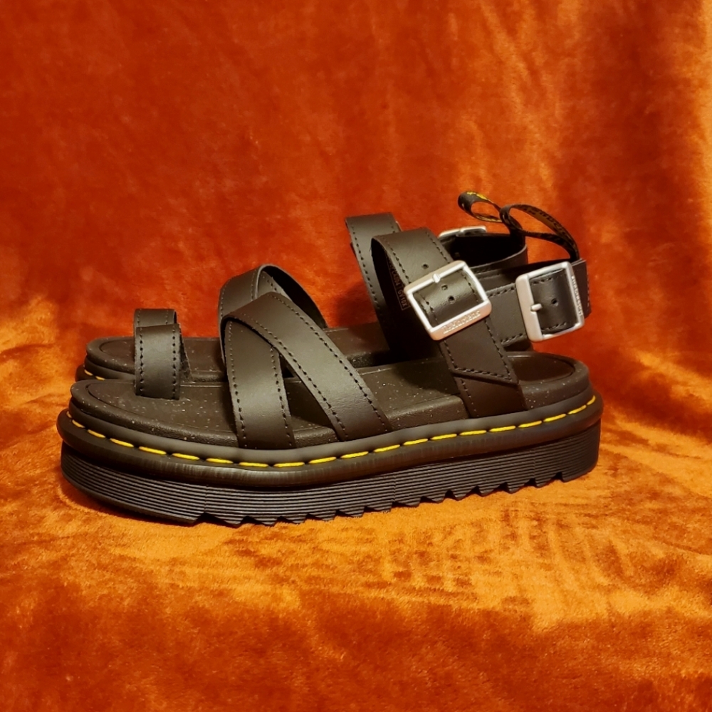 NEW DR MARTENS BLACK LEATHER SINGLE TOE SANDAL SIZE 9